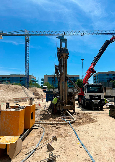 Sistema de geotermia implementado por Cabot Energía Activa en San Alonso, Mallorca, ofreciendo soluciones sostenibles y eficientes para climatización.